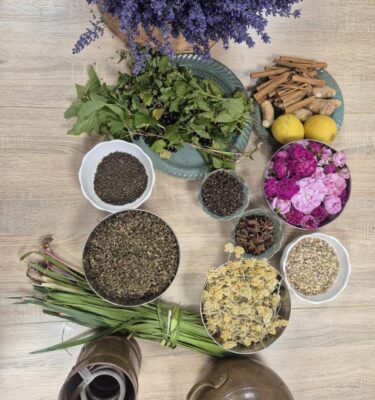 Augalų distiliavimas variniu ALEMBIKU - PARFUMERINĖ KOMPOZICIJA 2025 10 25